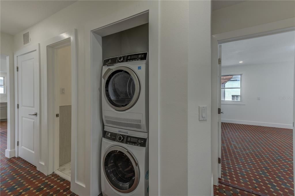 For Rent: $4,750 (3 beds, 2 baths, 1941 Square Feet)