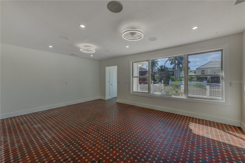 For Rent: $4,750 (3 beds, 2 baths, 1941 Square Feet)