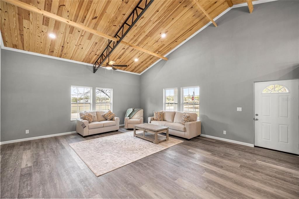 For Sale: $325,000 (3 beds, 2 baths, 1530 Square Feet)