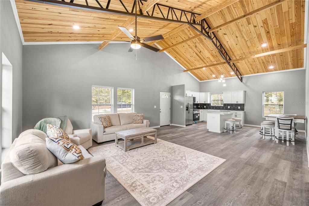 For Sale: $325,000 (3 beds, 2 baths, 1530 Square Feet)