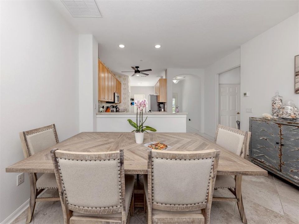 На продажу: $339,000 (2 спален, 2 ванн, 1432 Квадратных фут)