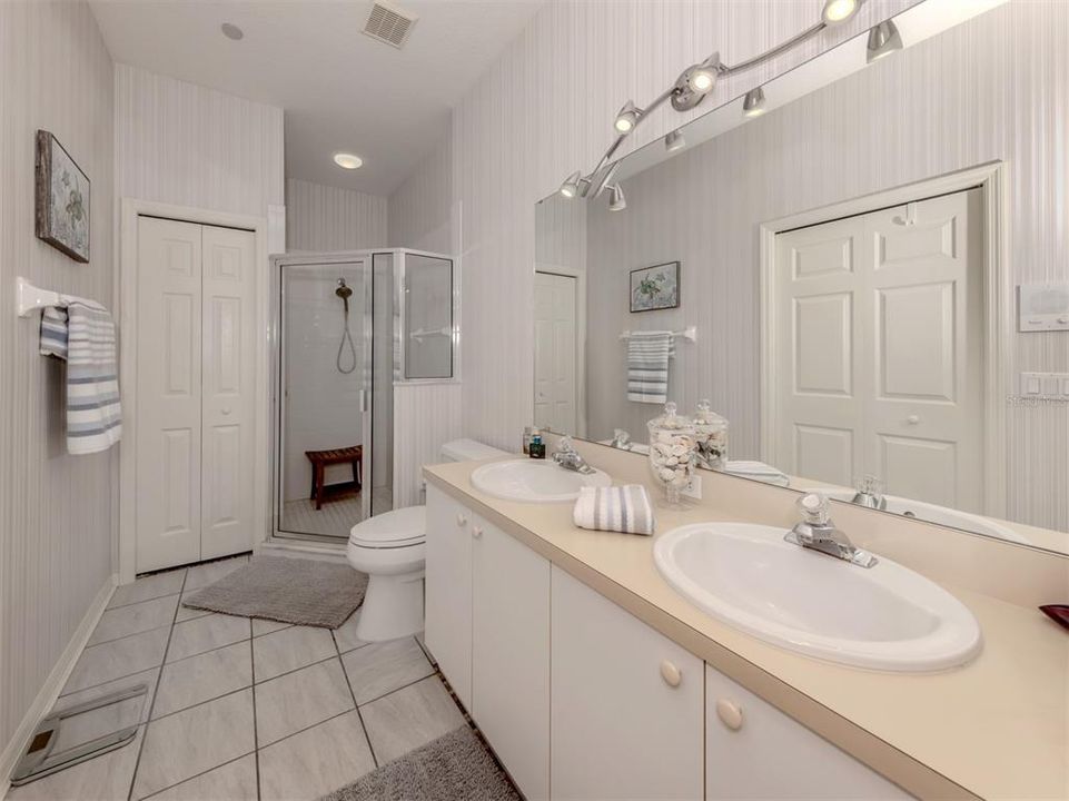 На продажу: $339,000 (2 спален, 2 ванн, 1432 Квадратных фут)