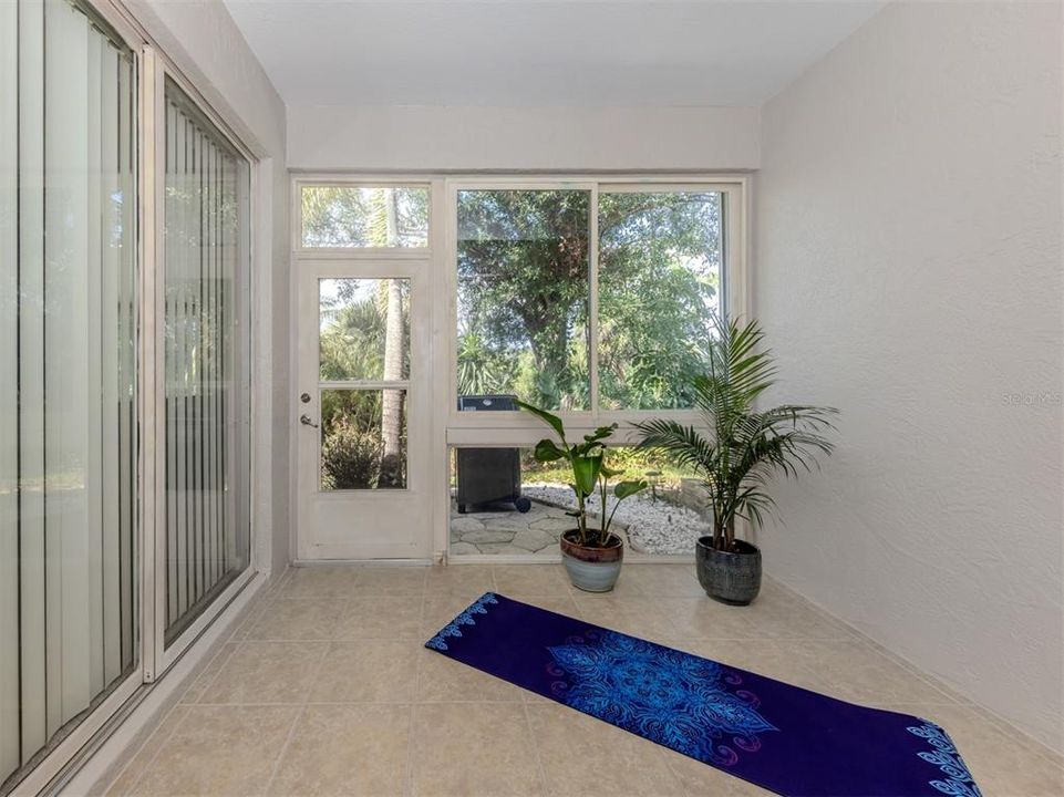 На продажу: $339,000 (2 спален, 2 ванн, 1432 Квадратных фут)