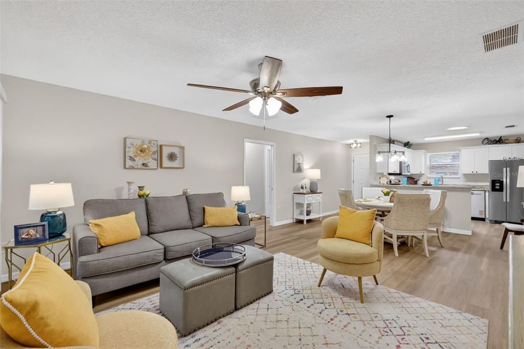 На продажу: $329,000 (3 спален, 2 ванн, 1240 Квадратных фут)