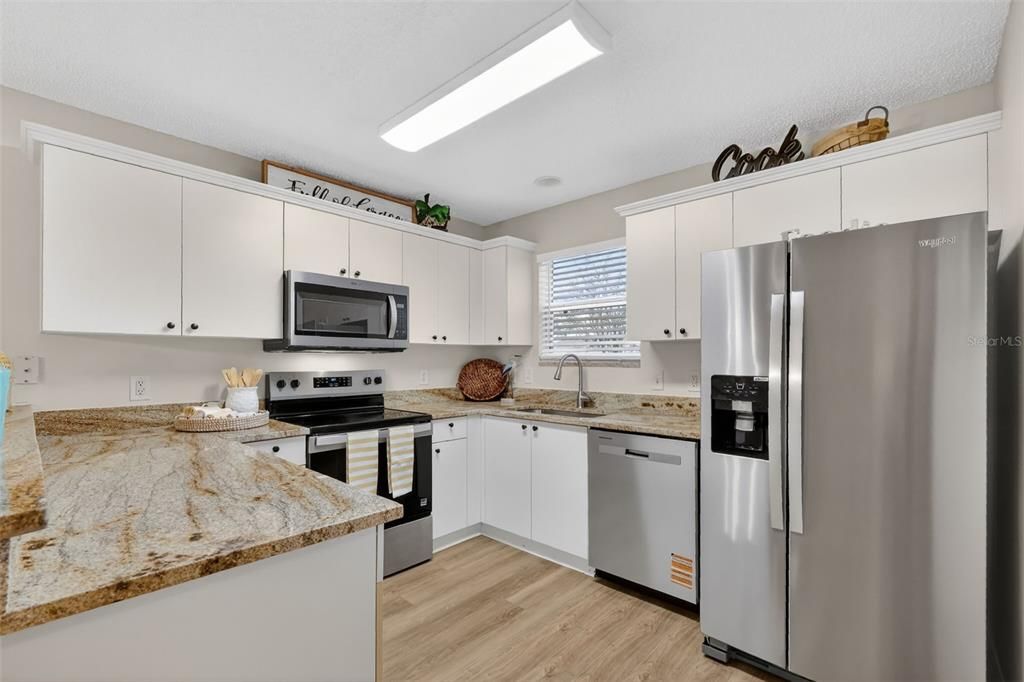 На продажу: $329,000 (3 спален, 2 ванн, 1240 Квадратных фут)