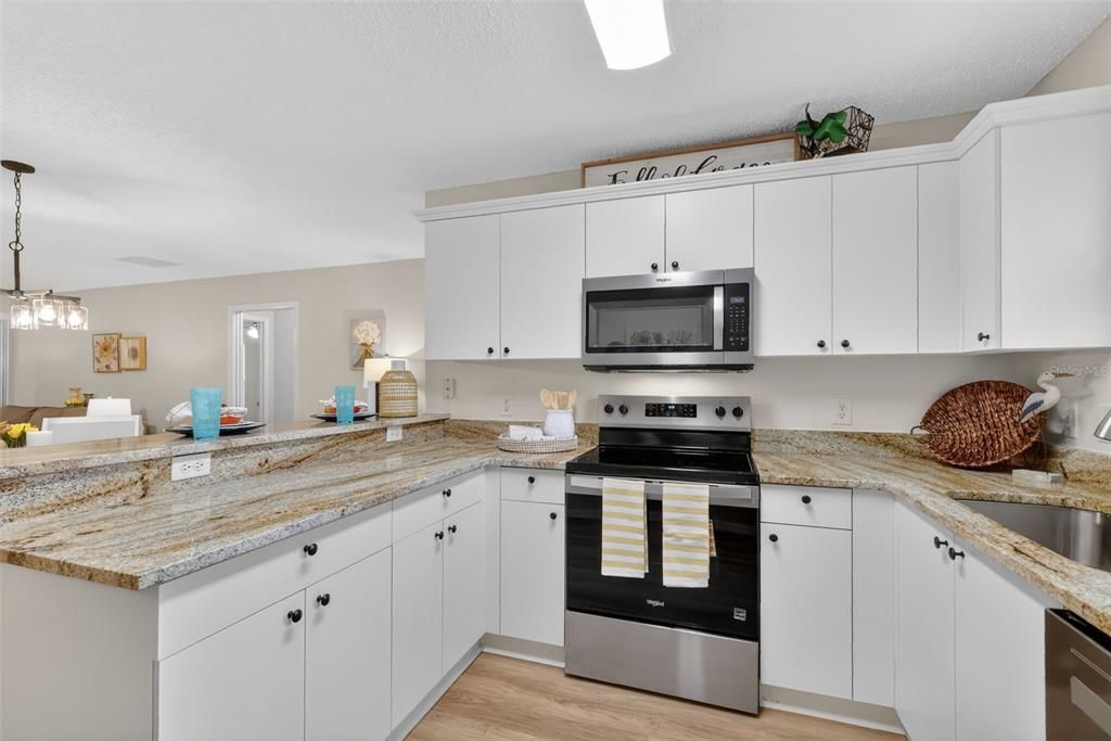 На продажу: $329,000 (3 спален, 2 ванн, 1240 Квадратных фут)