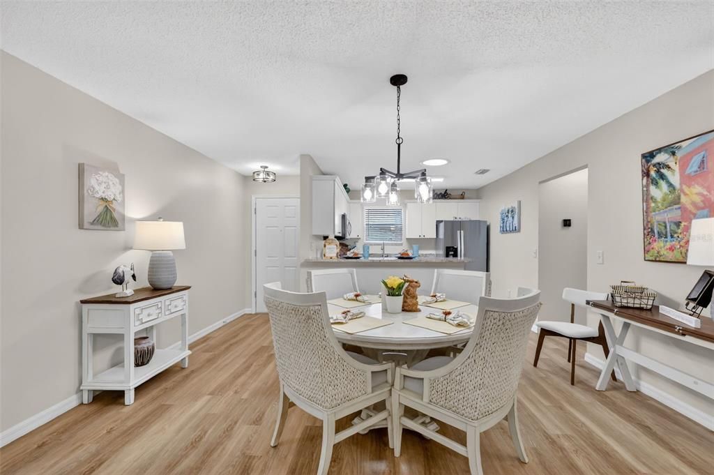 На продажу: $329,000 (3 спален, 2 ванн, 1240 Квадратных фут)