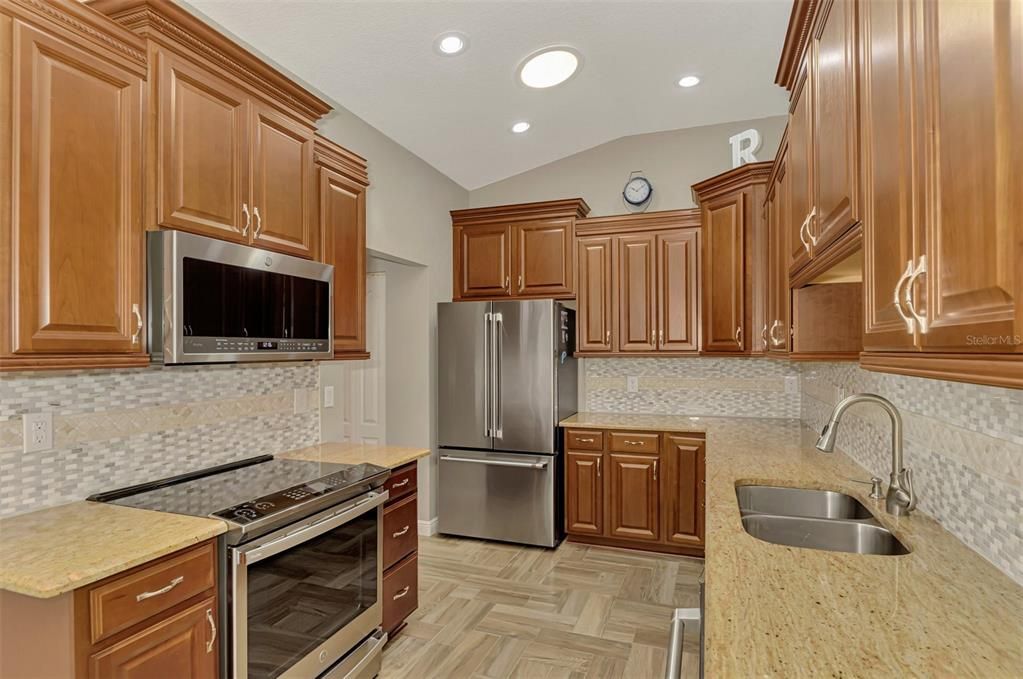 For Sale: $349,000 (2 beds, 2 baths, 1476 Square Feet)