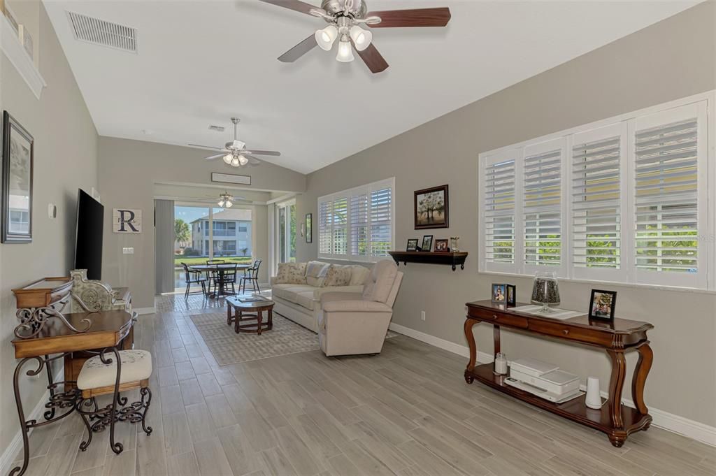 For Sale: $349,000 (2 beds, 2 baths, 1476 Square Feet)