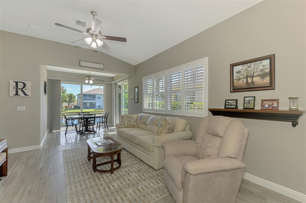 For Sale: $349,000 (2 beds, 2 baths, 1476 Square Feet)