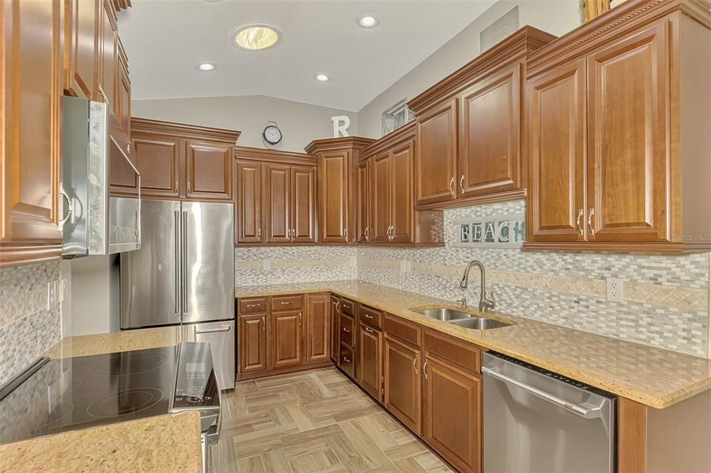 For Sale: $349,000 (2 beds, 2 baths, 1476 Square Feet)