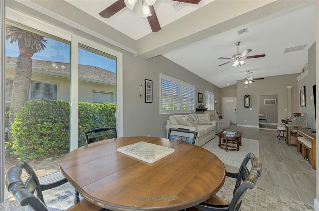 For Sale: $349,000 (2 beds, 2 baths, 1476 Square Feet)