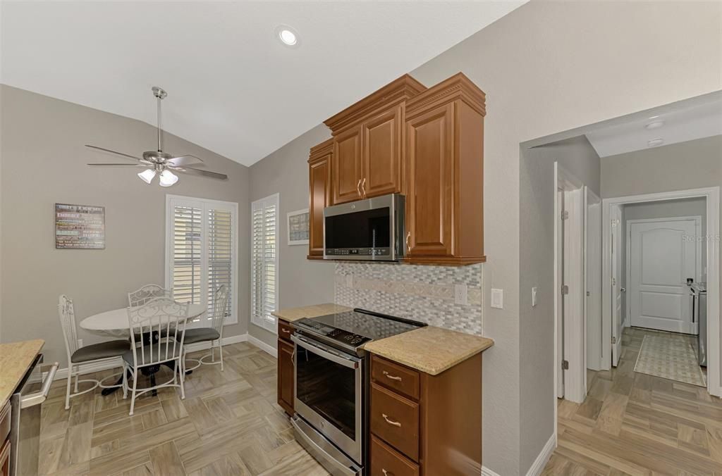 For Sale: $349,000 (2 beds, 2 baths, 1476 Square Feet)