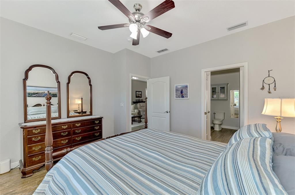 For Sale: $349,000 (2 beds, 2 baths, 1476 Square Feet)