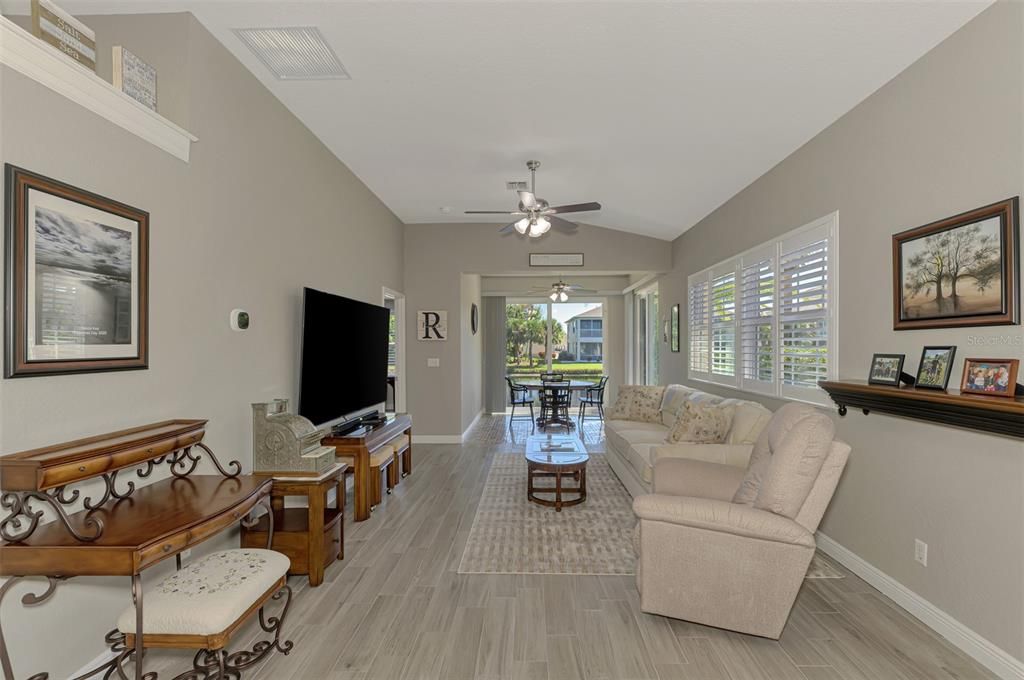 For Sale: $349,000 (2 beds, 2 baths, 1476 Square Feet)