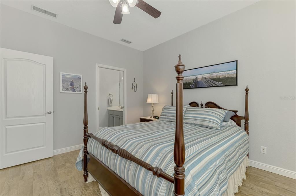 For Sale: $349,000 (2 beds, 2 baths, 1476 Square Feet)