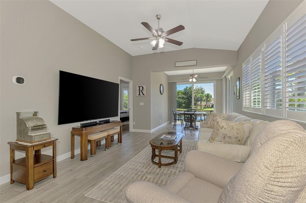 For Sale: $349,000 (2 beds, 2 baths, 1476 Square Feet)