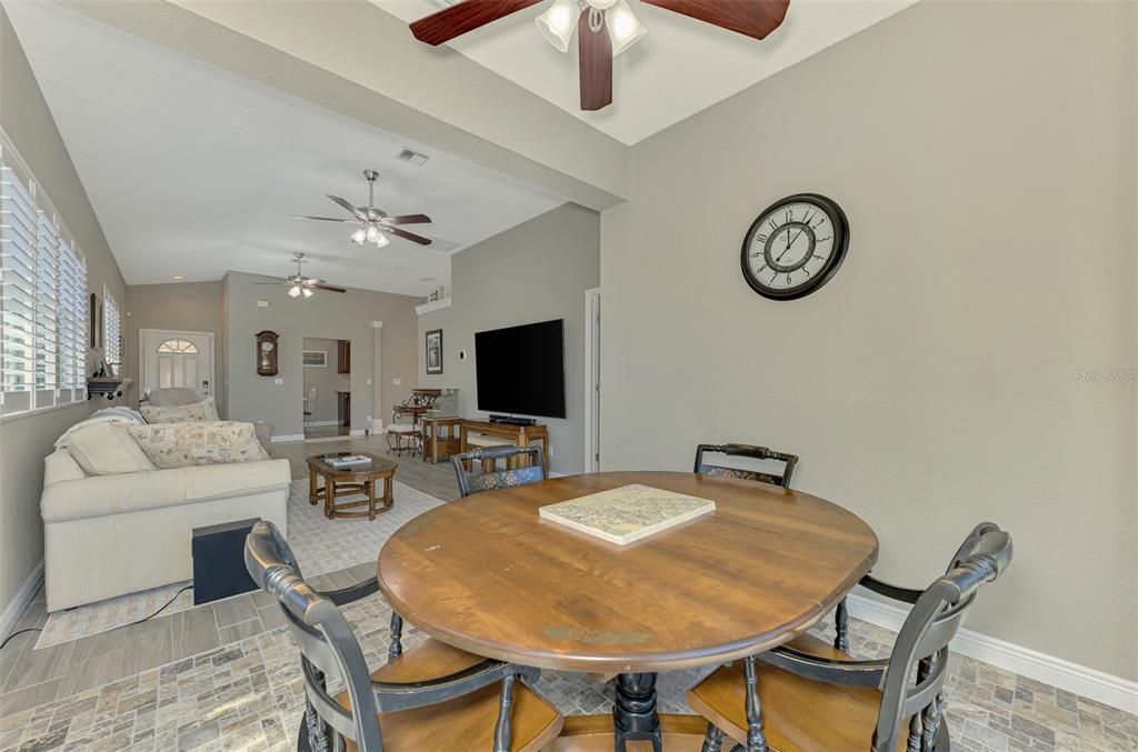 For Sale: $349,000 (2 beds, 2 baths, 1476 Square Feet)