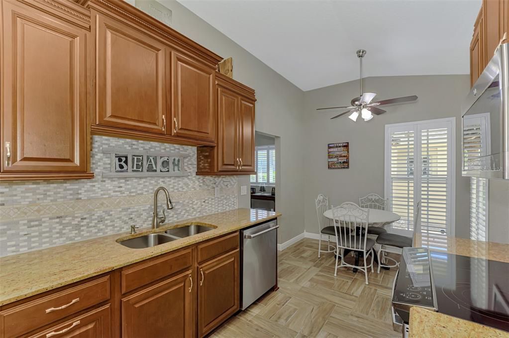 For Sale: $349,000 (2 beds, 2 baths, 1476 Square Feet)