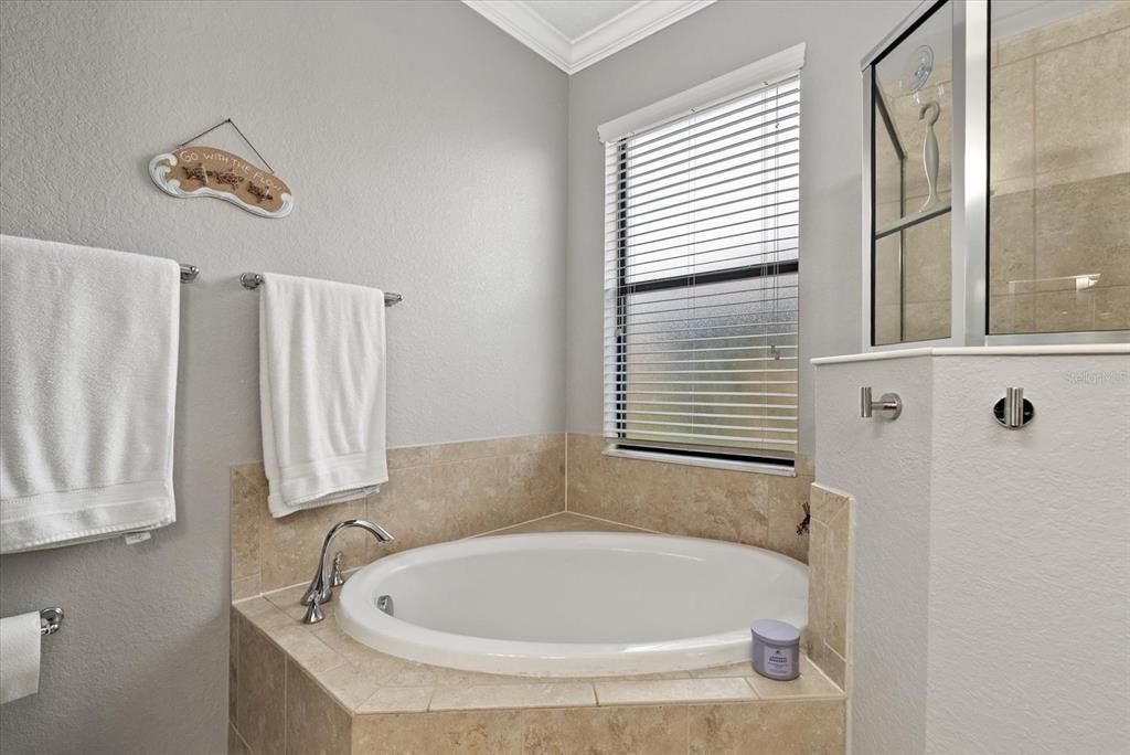 На продажу: $382,000 (2 спален, 2 ванн, 1559 Квадратных фут)