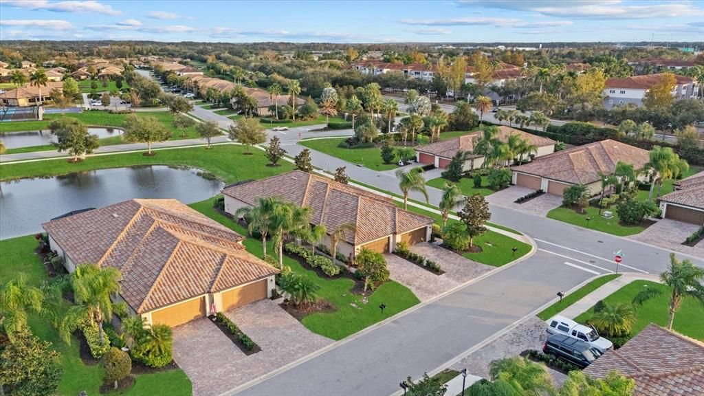 На продажу: $382,000 (2 спален, 2 ванн, 1559 Квадратных фут)