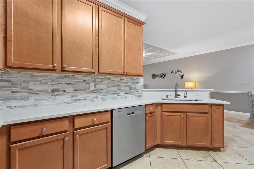 На продажу: $382,000 (2 спален, 2 ванн, 1559 Квадратных фут)