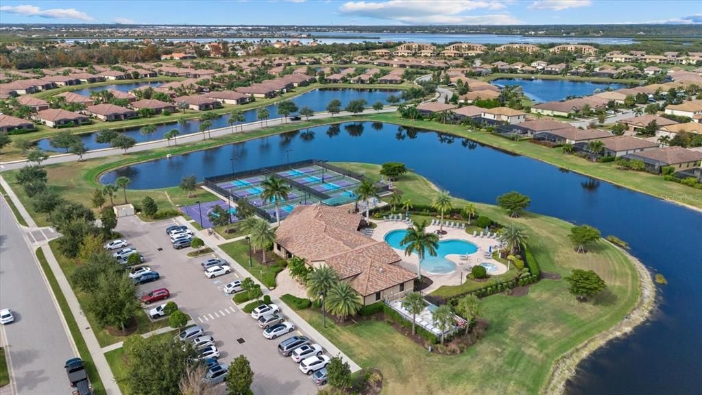 На продажу: $382,000 (2 спален, 2 ванн, 1559 Квадратных фут)