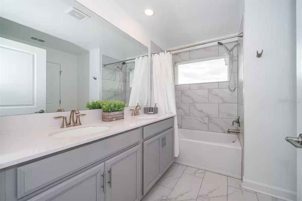 En Venta: $459,000 (4 camas, 3 baños, 1914 Pies cuadrados)