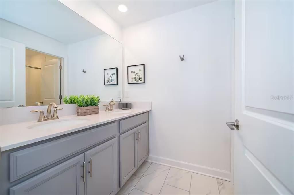 En Venta: $459,000 (4 camas, 3 baños, 1914 Pies cuadrados)