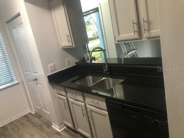 出租: $1,550 (2 贝兹, 2 浴室, 1010 平方英尺)