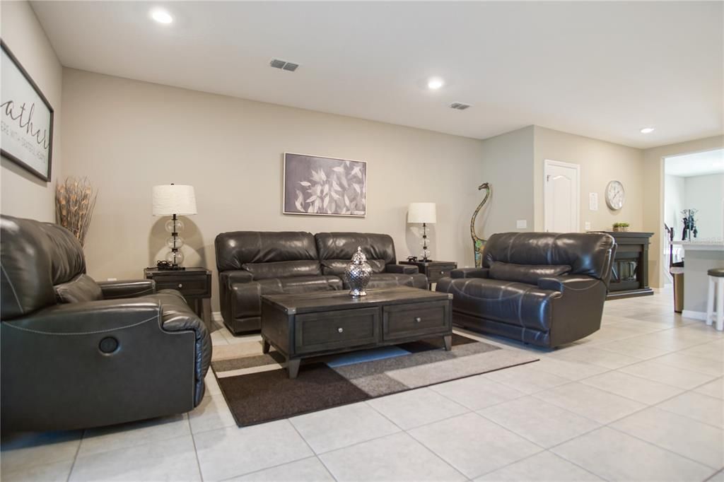 待售: $289,000 (3 贝兹, 2 浴室, 1762 平方英尺)