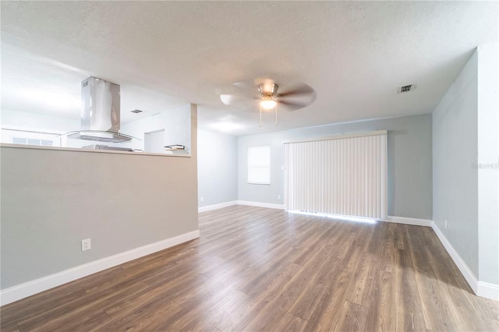 For Rent: $2,000 (2 beds, 1 baths, 912 Square Feet)