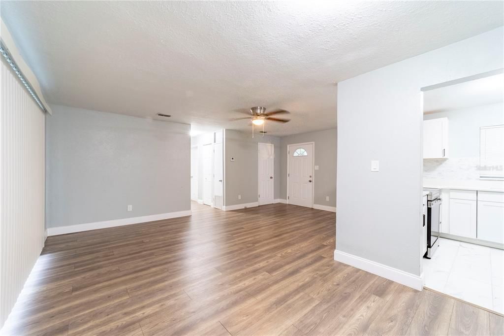 For Rent: $2,000 (2 beds, 1 baths, 912 Square Feet)