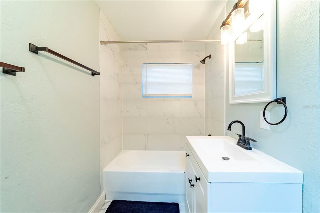 For Rent: $2,000 (2 beds, 1 baths, 912 Square Feet)