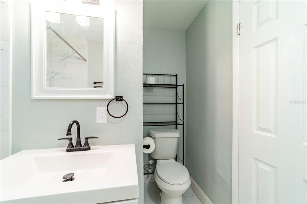 For Rent: $2,000 (2 beds, 1 baths, 912 Square Feet)