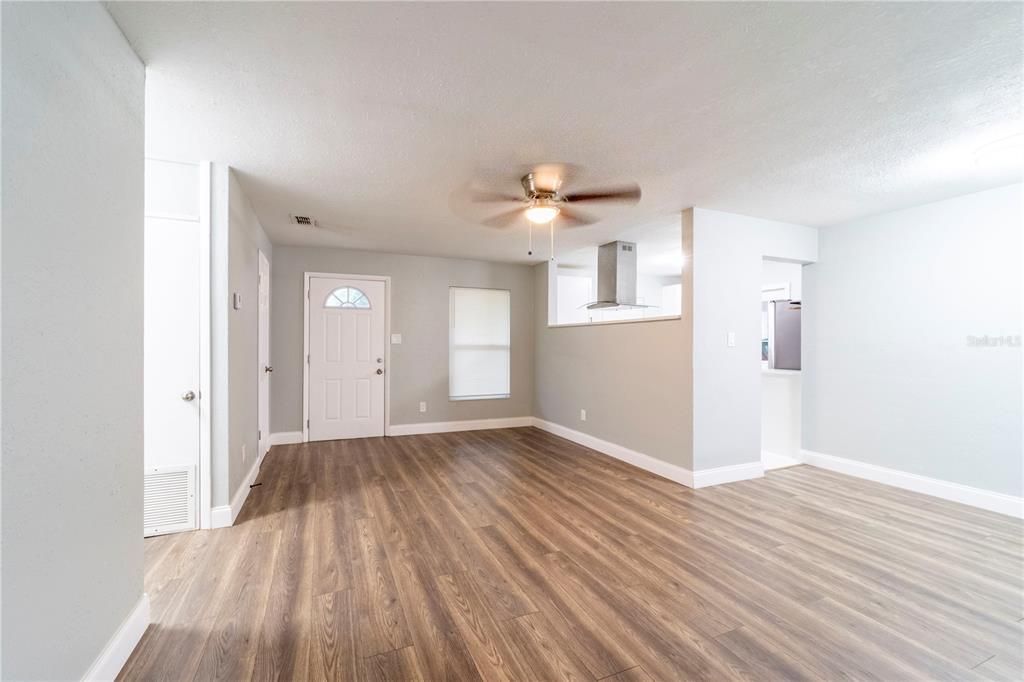 For Rent: $2,000 (2 beds, 1 baths, 912 Square Feet)