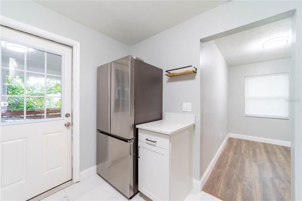 For Rent: $2,000 (2 beds, 1 baths, 912 Square Feet)