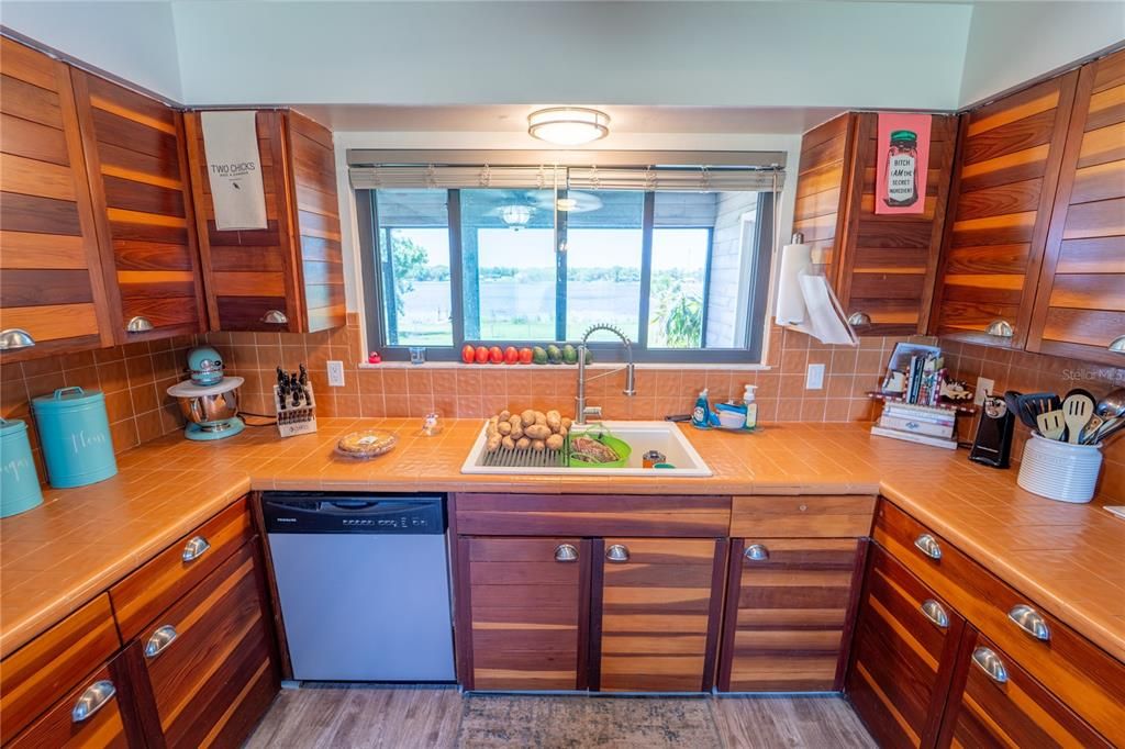 На продажу: $412,000 (3 спален, 2 ванн, 1762 Квадратных фут)