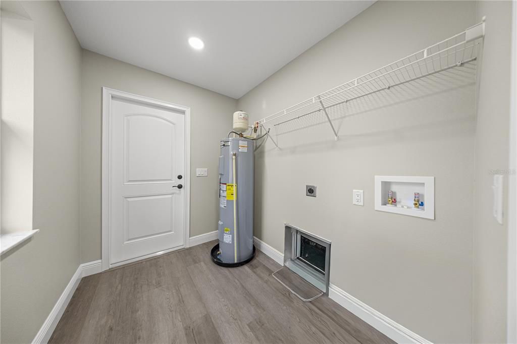 待售: $259,750 (3 贝兹, 2 浴室, 1374 平方英尺)