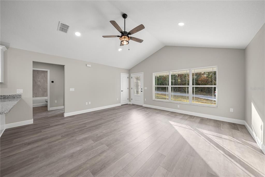 待售: $259,750 (3 贝兹, 2 浴室, 1374 平方英尺)