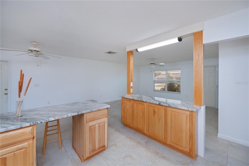 待售: $395,000 (3 贝兹, 2 浴室, 1202 平方英尺)