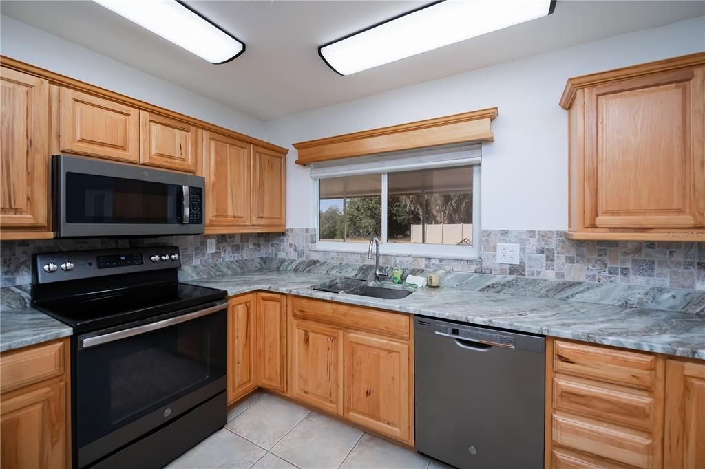 待售: $395,000 (3 贝兹, 2 浴室, 1202 平方英尺)