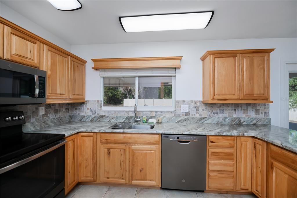 待售: $395,000 (3 贝兹, 2 浴室, 1202 平方英尺)