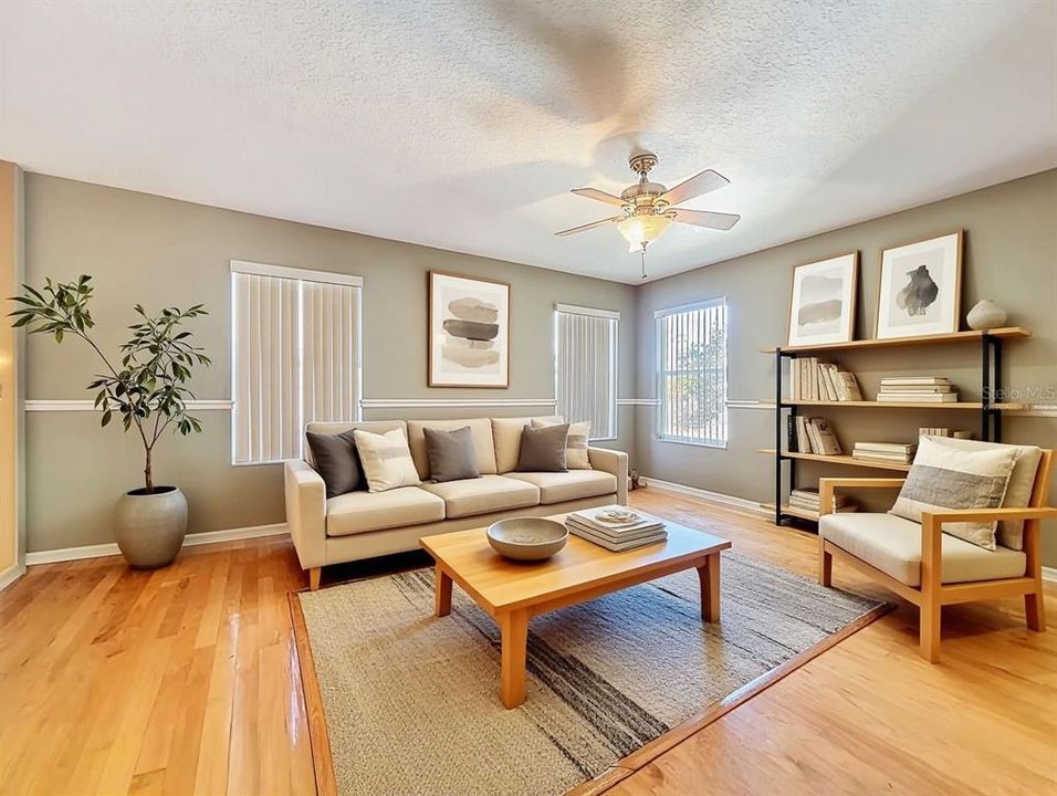 En Venta: $775,000 (4 camas, 3 baños, 3119 Pies cuadrados)