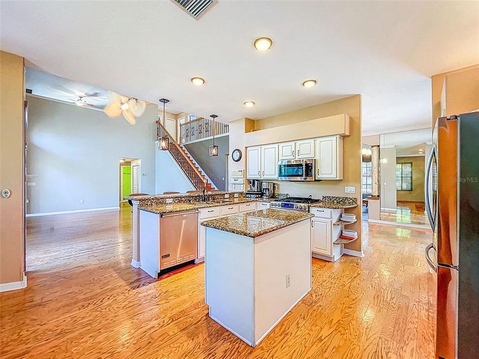 En Venta: $775,000 (4 camas, 3 baños, 3119 Pies cuadrados)