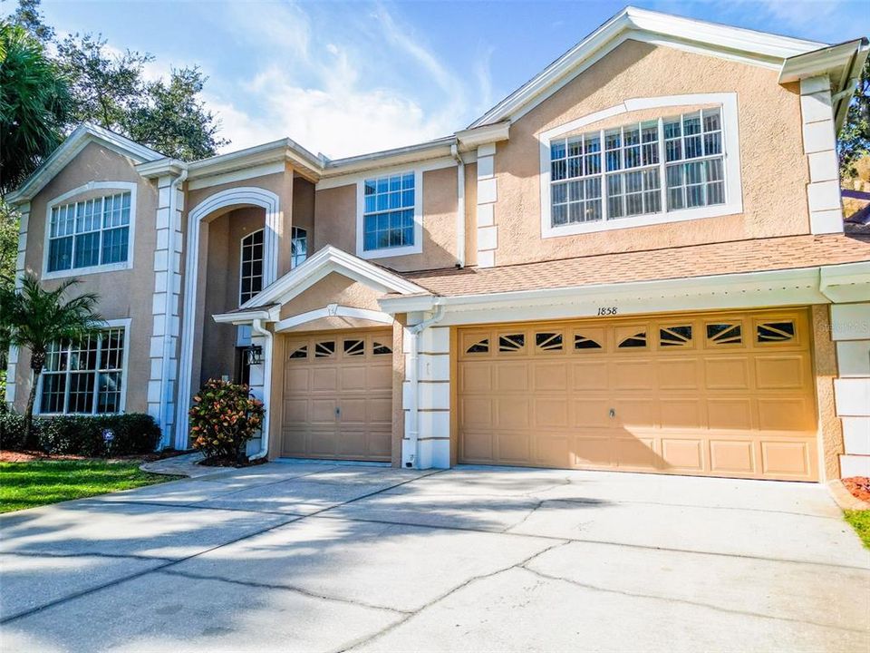 En Venta: $775,000 (4 camas, 3 baños, 3119 Pies cuadrados)