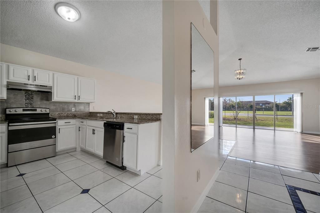 En Renta: $2,050 (3 camas, 2 baños, 1728 Pies cuadrados)