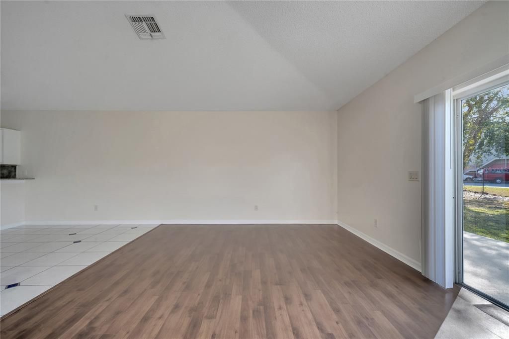 En Renta: $2,050 (3 camas, 2 baños, 1728 Pies cuadrados)