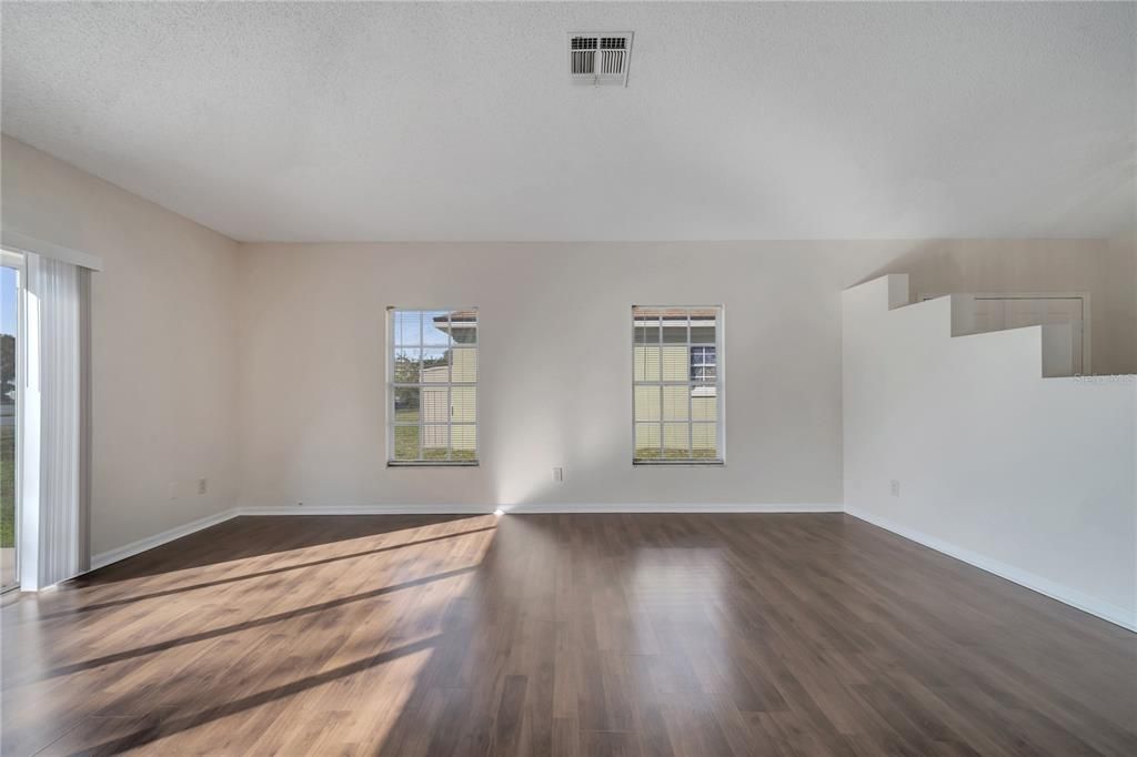 En Renta: $2,050 (3 camas, 2 baños, 1728 Pies cuadrados)