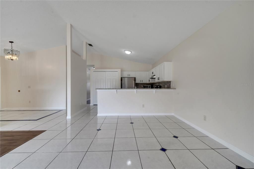 En Renta: $2,050 (3 camas, 2 baños, 1728 Pies cuadrados)